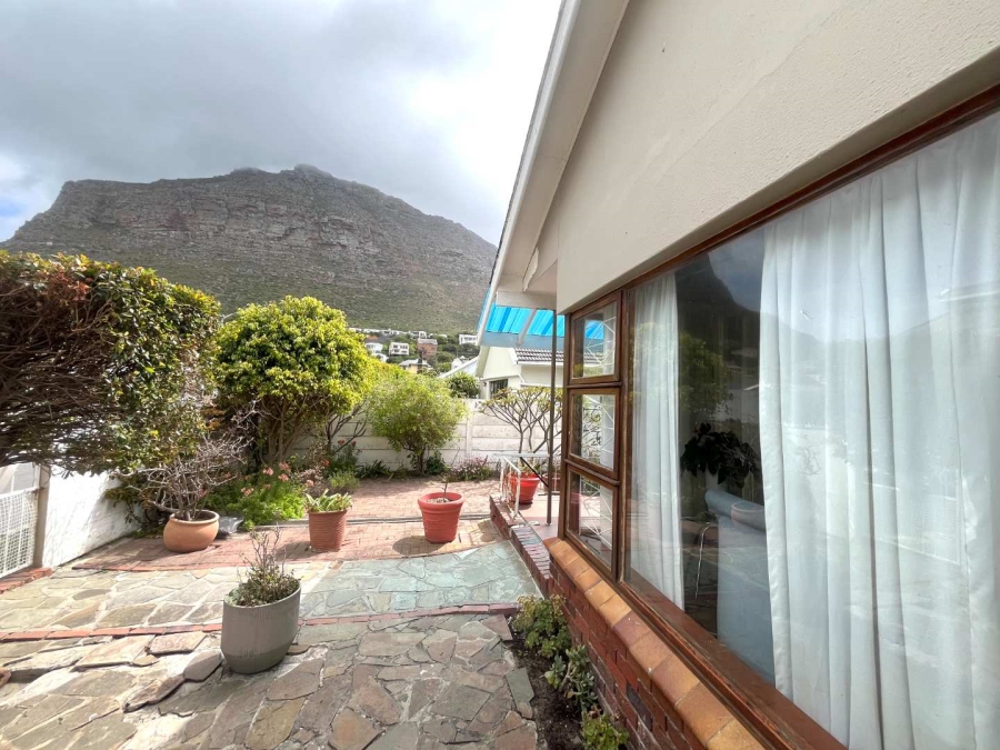 4 Bedroom Property for Sale in Lakeside Western Cape